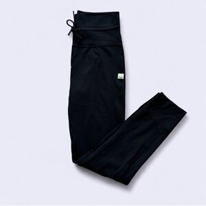 Vuori Women’s Black Daily Leggings - NWOT - Size M - 24.5” Inseam